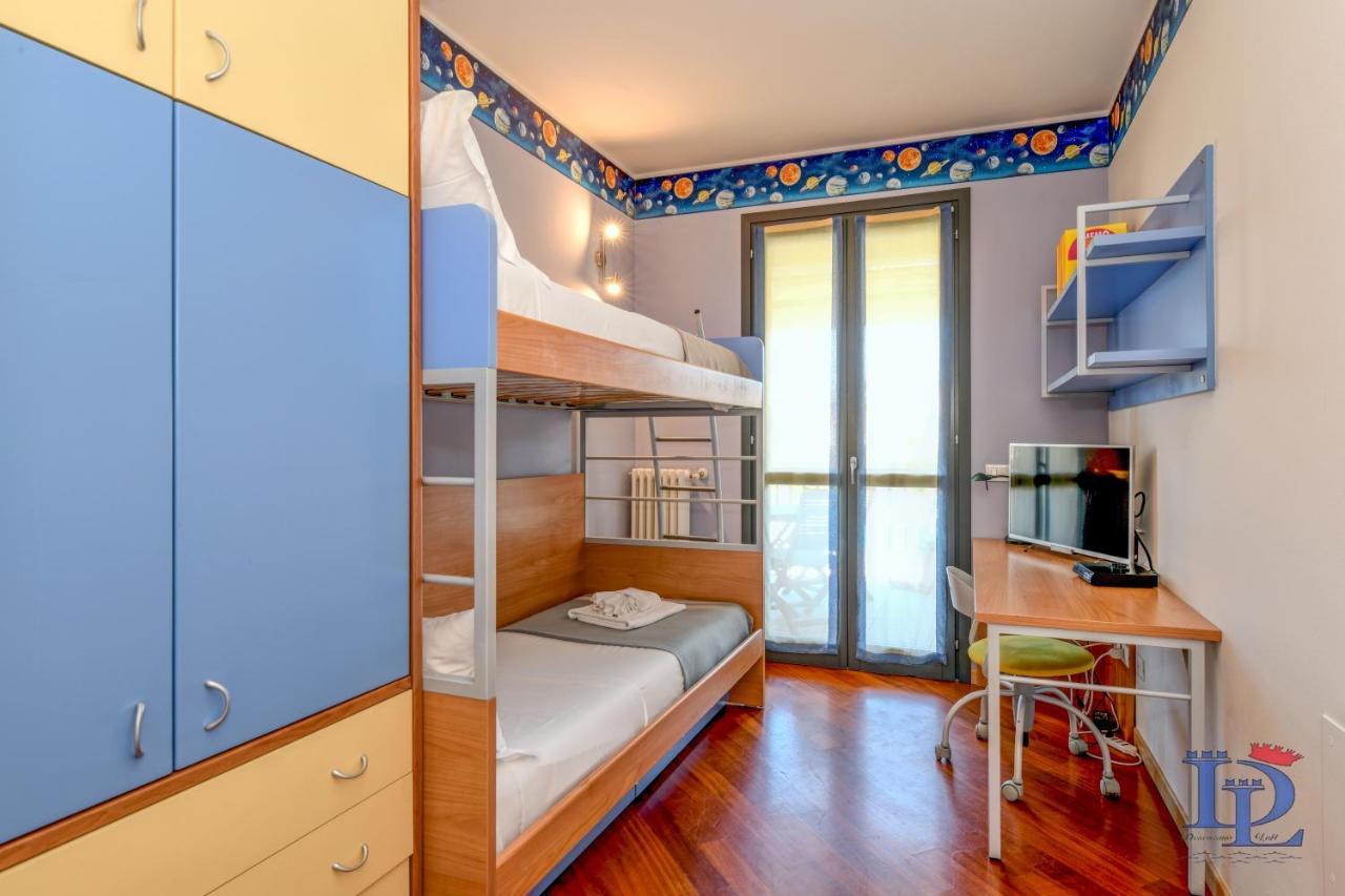Desenzanoloft Official Partner Marriott Homes & Villas -Butterfly And 5 Pools Family Apartment Desenzano del Garda Exterior foto