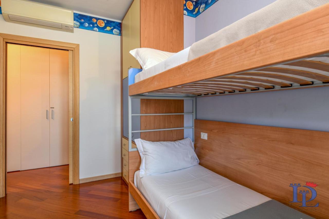 Desenzanoloft Official Partner Marriott Homes & Villas -Butterfly And 5 Pools Family Apartment Desenzano del Garda Exterior foto
