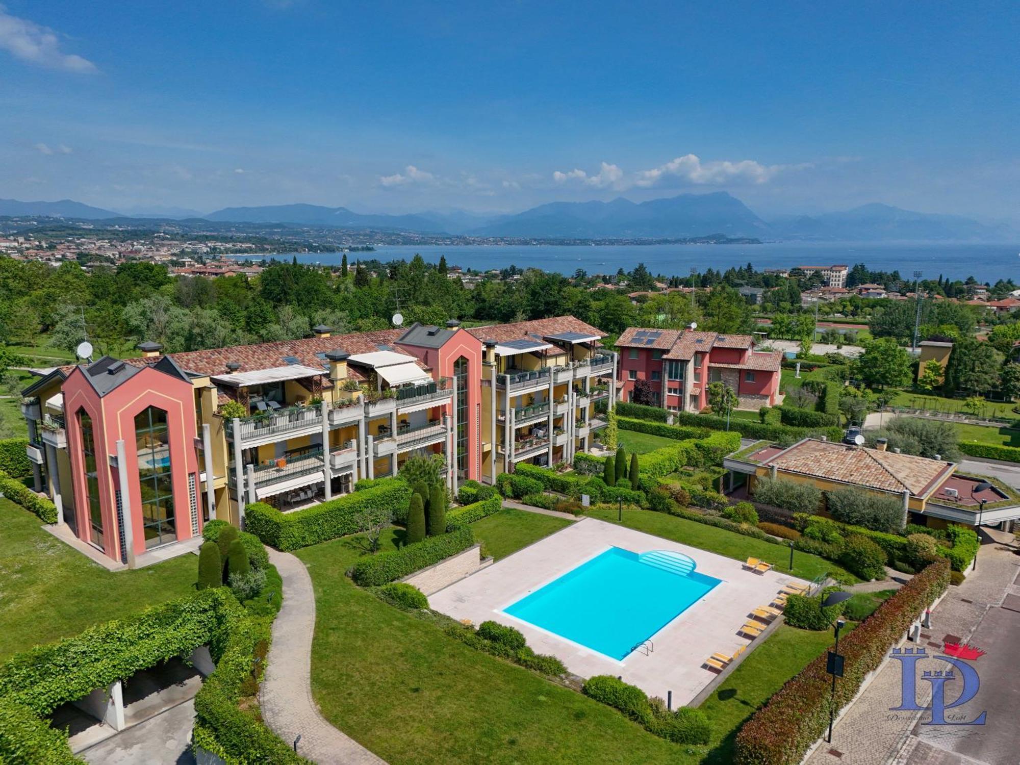 Desenzanoloft Official Partner Marriott Homes & Villas -Butterfly And 5 Pools Family Apartment Desenzano del Garda Exterior foto
