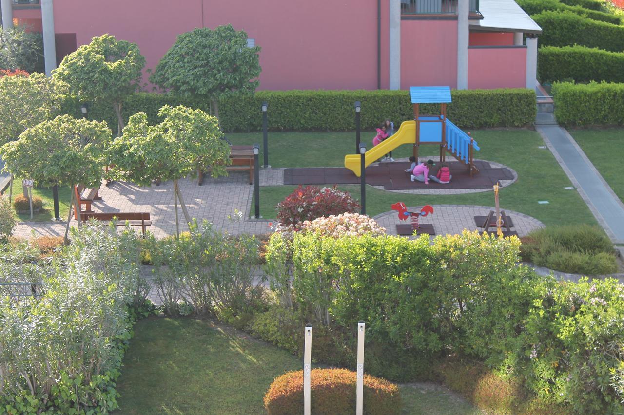 Desenzanoloft Official Partner Marriott Homes & Villas -Butterfly And 5 Pools Family Apartment Desenzano del Garda Exterior foto